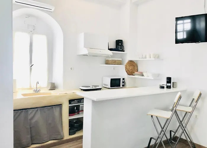 Brand New Deluxe With Balcony Center Apartment *