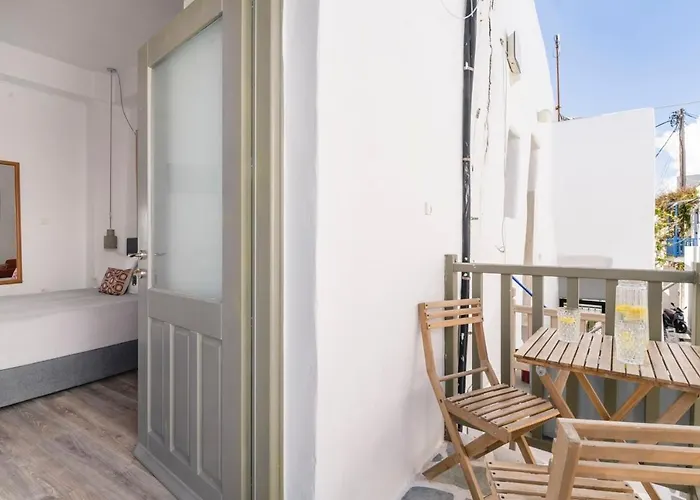 Brand New Deluxe With Balcony Center Apartment