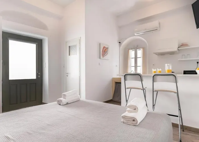 Apartment Brand New Deluxe With Balcony Center *